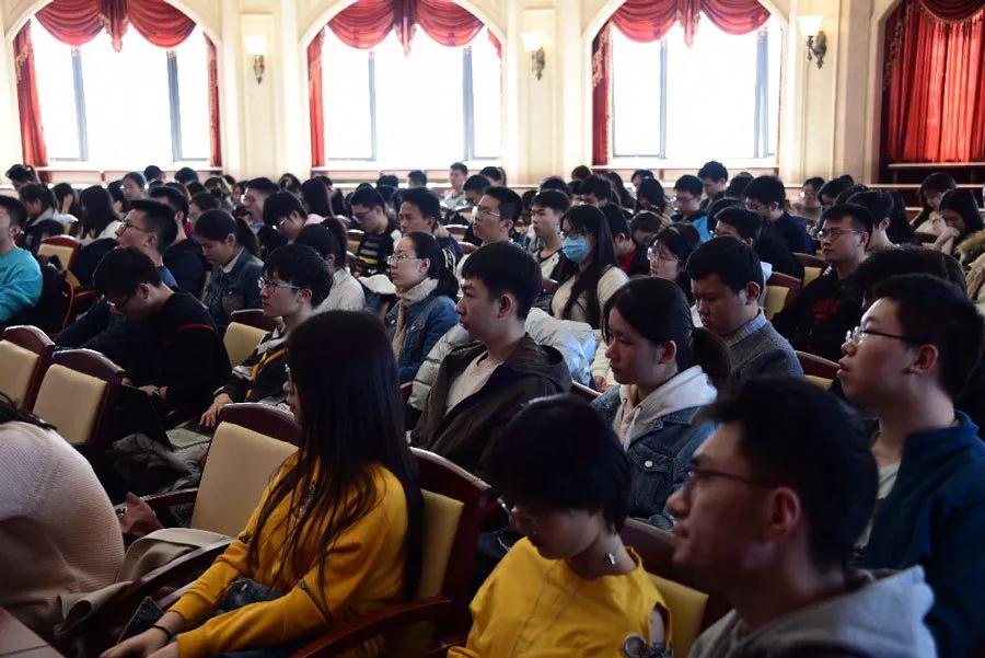 C:\Users\dell\Desktop\2019\201903\20190328\经济\会场全景.jpg